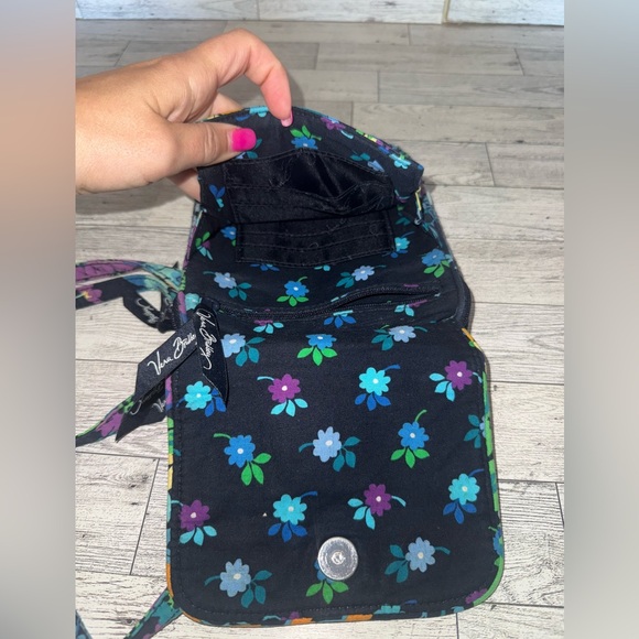 Vera Bradley Floral Crossbody with adjustable strap - Picture 9 of 14